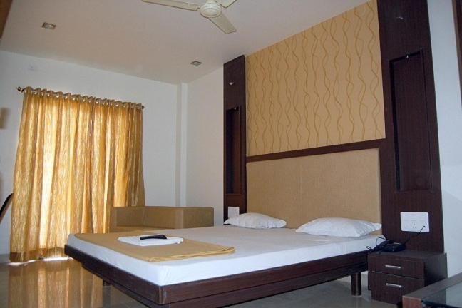Hotel Sangram Palace Shirur Zewnętrze zdjęcie